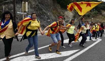 El Pertús, Francia, 11 de septiembre de 2013. La Diada catalana tomó un cáracter histórico. El independentismo catalán exhibió su fuerza el 11 de septiembre para intentar convencer al Gobierno español de que la demanda de un referéndum de autodeterminación es necesaria. La cadena humana por la secesión logró un apoyo masivo, como se puede ver en esta imagen de la Via Catalana en el tramo 722 de El Pertús, en la frontera en Francia.