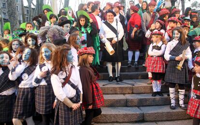 El PNV ha dedicado a Escocia su tradicional acto de Carnaval, con su presidente en Bizkaia, Andonio Ortuzar (en el centro), emulando a Braveheart.
