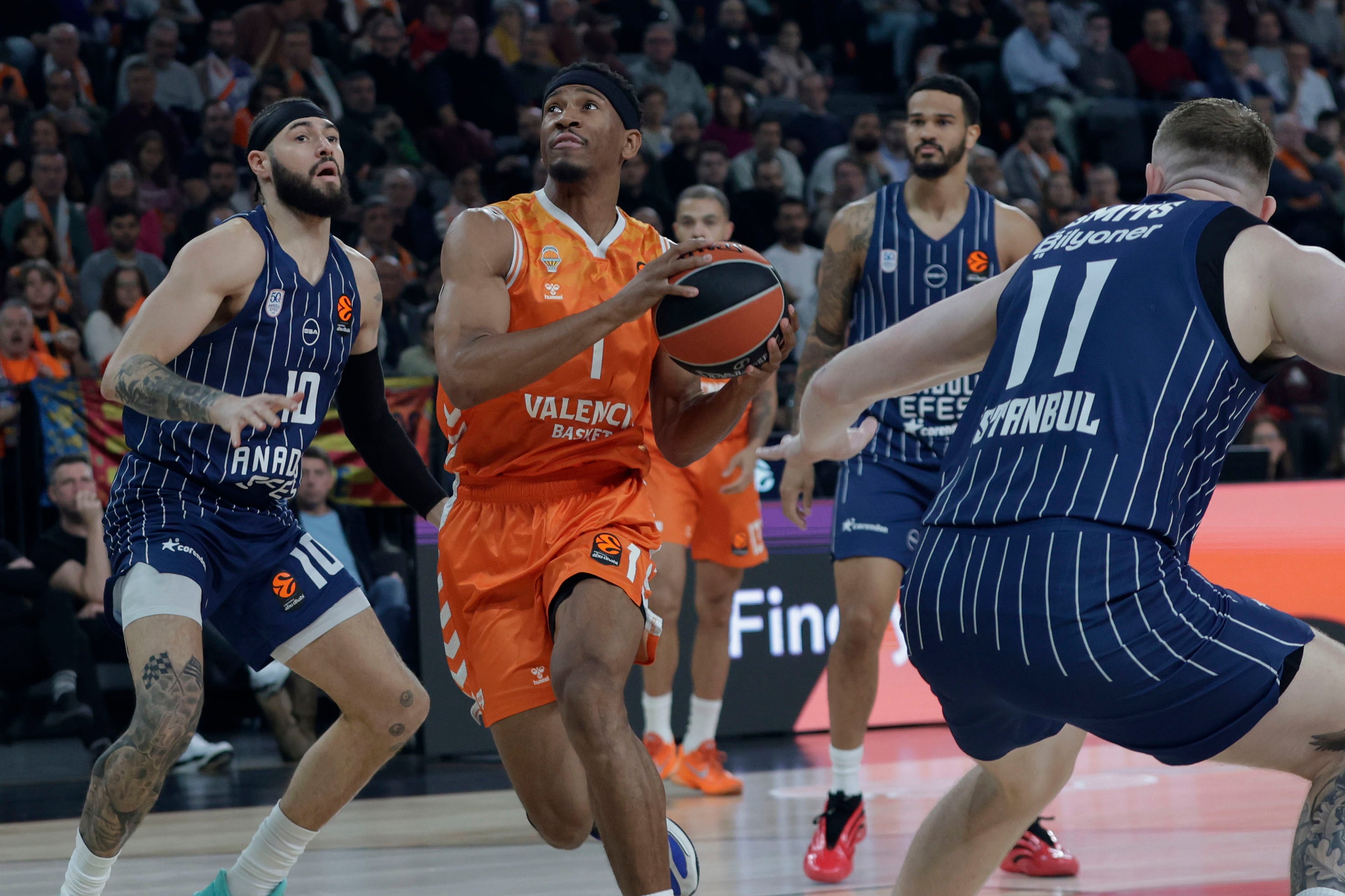 Valencia al vertice della Euroliga, Madrid vince il Baskonia