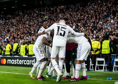 Los jugadores del Real Madrid celebran un tanto contra el Chelsea en esta edición de la Champions.