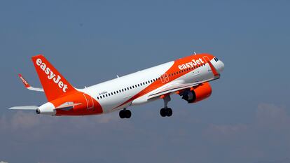 Un avión de Easyjet despega del aeropuerto de Niza (Francia) en mayo de 2018.