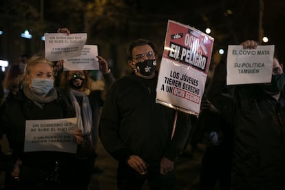 Manifestación contra las restricciones establecidas por el Gobierno para evitar los contagios y la propagación del coronavirus en Barcelona.