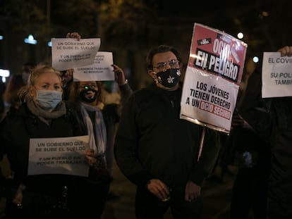 Manifestación contra las restricciones establecidas por el Gobierno para evitar los contagios y la propagación del coronavirus en Barcelona.