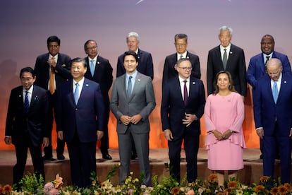 Dina Boluarte con los líderes de China, Canadá, EE UU, Japón, Colombia y Australia, en noviembre de 2023, en San Francisco.