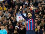 BARCELONA, 05/11/2022.- El defensa del Barcelona Gerad Piqué abandona el terreno de juego, durante el encuentro de la decimotercera jornada de LaLiga entre el FC Barcelona y el UD Almería que disputan este sábado en el Camp Nou, en Barcelona. EFE/Siu Wu
