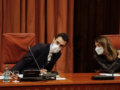 El presidente del Parlamento catalán, Roger Torrent, y la 'consellera' de Presidencia, Meritxell Budó, en una imagen de archivo.