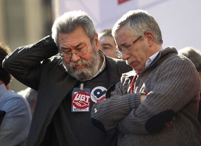 Caras de preocupación del Candido Méndez (UGT) e Ignacio Fernandez Toxo (CC.OO), al termino de la manifestación en la Puerta del Sol.