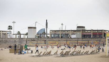 Hamacas en la playa de Nova Icaria