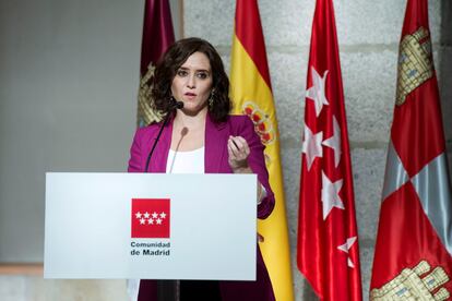 La Presidenta de la Comunidad de Madrid, Isabel Ayuso, en una rueda de prensa este lunes.
