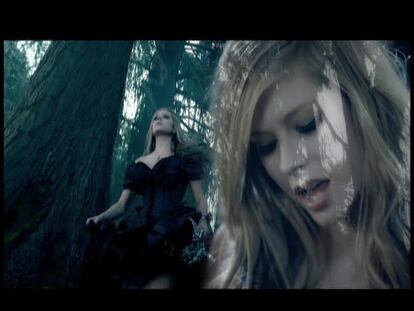 Avril Lavigne canta el tema principal de la Alicia de Burton