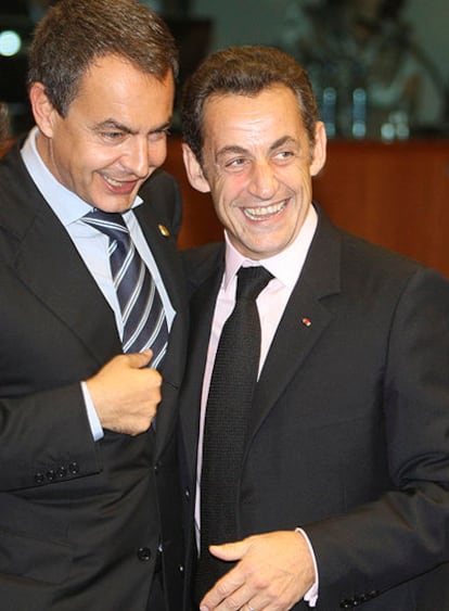 Zapatero (izquierda) y Sarkozy, en un reciente encuentro.