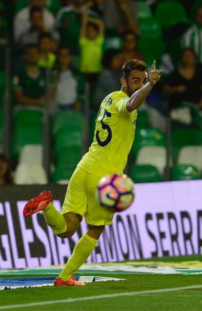 Adrián celebra el gol que dio el triunfo al Villarreal en el Benito Villamarín.