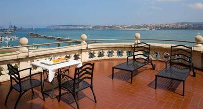 Terraza del hotel NH Palacio de Oriol, en la localidad vizca&iacute;na de Santurtzi. 