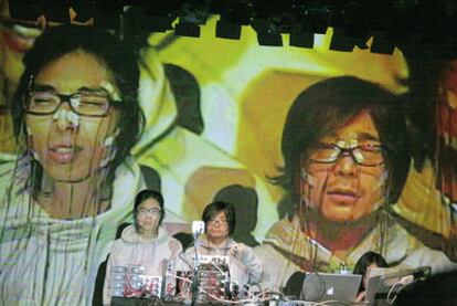 Daito Manabe, en una actuación con sensores que provocan espasmos en su rostro al son de la música.