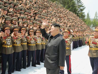 Kim Jong-un, durante un acto con soldados en julio.