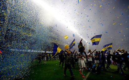 Los jugadores de Boca Junior celebran la victoria en la Bombonera.