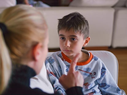 La naturaleza de los niños se basa en cubrir sus necesidades y deseos, y la libertad es parte indiscutible para que así sea.