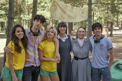 Macarena García, Javier Calvo, Anna Castillo, Belén Cuesta, Gracia Olayo y Javier Ambrossi en el rodaje de la película.