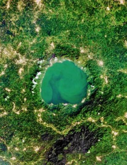 El lago Bosumtwi, en Ghana, que se creó tras el impacto de un meteorito.