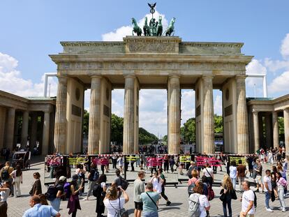 Instalación contra AfD en la Puerta de Brandenburgo, en Berlín, el 1 de junio.