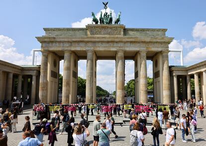 Instalación contra AfD en la Puerta de Brandenburgo, en Berlín, el 1 de junio.