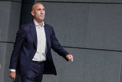 El ex presidente de la RFEF, Luis Rubiales, saliendo de la Audiencia Nacional.