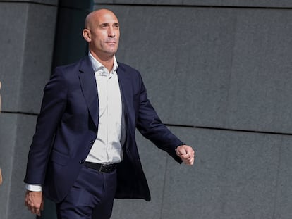 El ex presidente de la RFEF, Luis Rubiales, saliendo de la Audiencia Nacional.