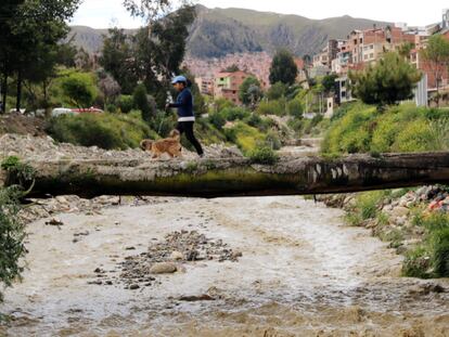 En Bolivia, las aguas residuales no tratadas se descargan en ríos, aumentando el riesgo para la salud y el medio ambiente. BANCO MUNDIAL