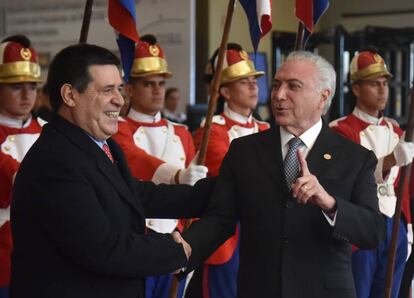 El presidente de Paraguay, Horacio Cartes, recibe en Asunción a su par brasileño, Michel Temer.