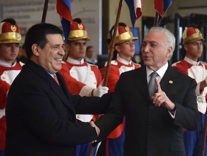 El presidente de Paraguay, Horacio Cartes, recibe en Asunción a su par brasileño, Michel Temer.