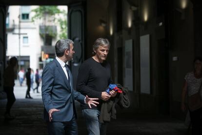 El teniente de alcaldia, Jaume Collboni junto a Mortennsen, en la presentación de una lectura poética.