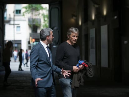 El tinent d'alcaldia, Jaume Collboni, amb Viggo Mortensen, en la presentació d'una lectura poètica.