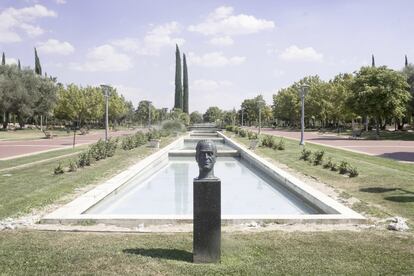 Busto de Juan Carlos I en un parque de Pinto que, de prosperar una moción municipal la semana que viene, será retirado, este viernes.