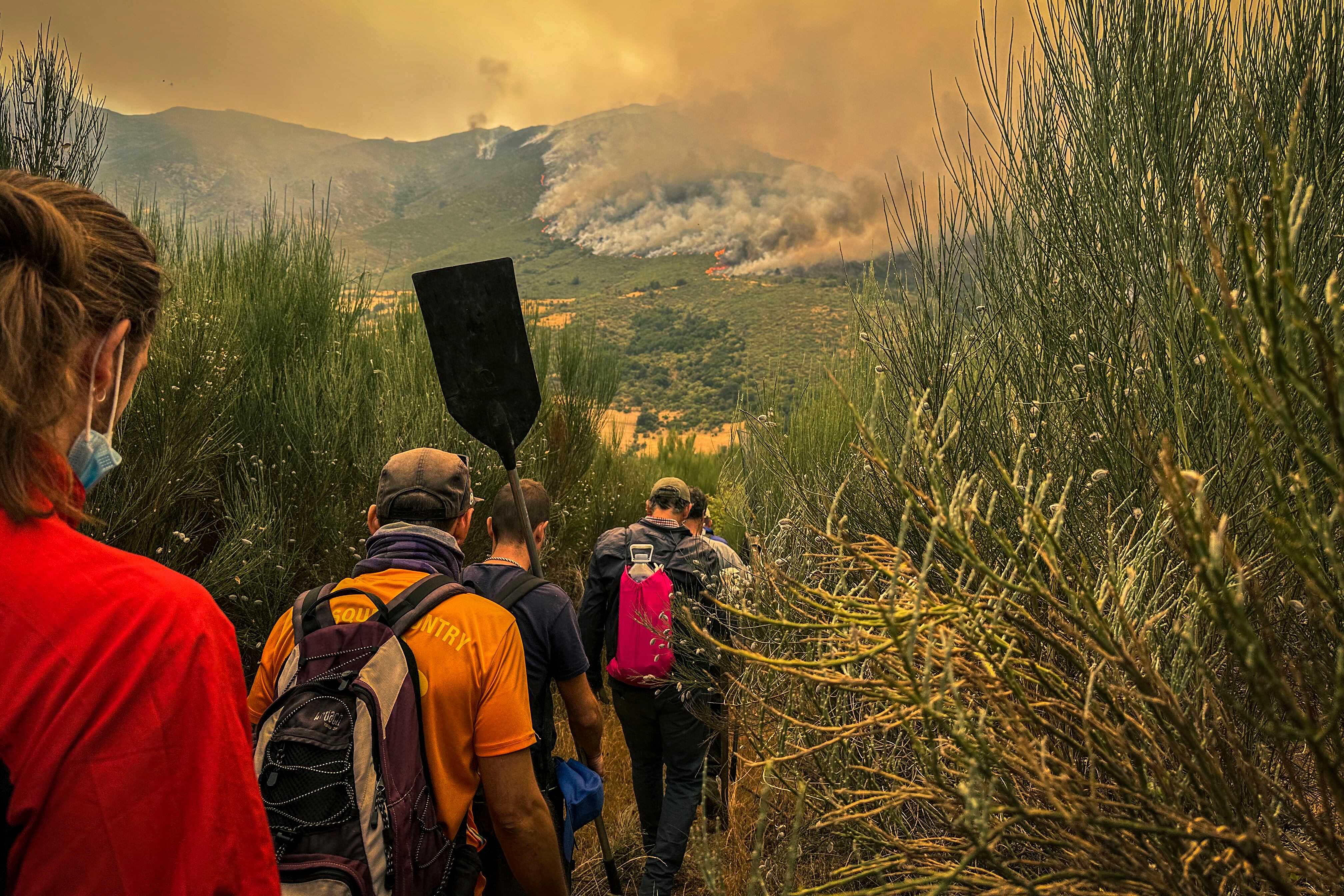 La primera parte del camino que lleva a los voluntarios a las llamas.