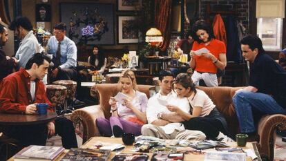 Los protagonistas de 'Friends' en el escenario de la cafetería.