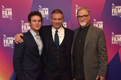Los actores Jonathan Groff y Holt McCallany y el cineasta David Fincher en en la presentación de 'Mindhunter' en el Festival de Cine de Londres.
