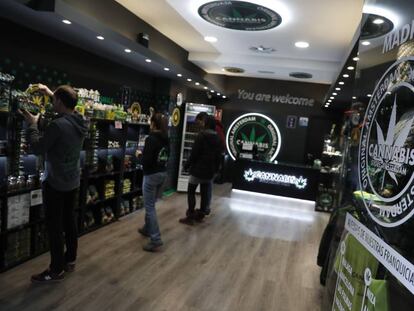 Una tienda de productos relacionados con el cannabis, en Madrid.