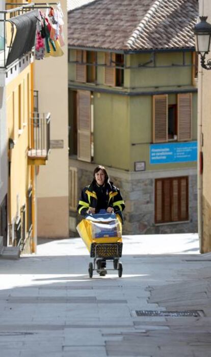 Cristina García, en las calles de Robledo de Chavela.