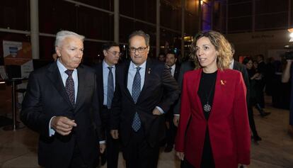 El presidente de Cecot, Antoni Abad; el presidente de la Generalitat, Quim Torra; y la consejera de Empresa, Àngels Chacón.