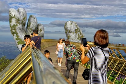 Desde 2013, as visitas se multiplicaram graças à construção do teleférico sem paradas mais alto e longo do mundo, segundo o livro Guinness, com 5,8 quilômetros de comprimento e 1.368 metros de altura.