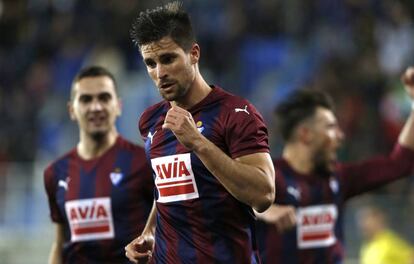 Adrián celebra un gol ante el Málaga.
