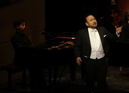 El tenor Javier Camarena en un concierto acompañado del pianista Ángel Rodríguez.