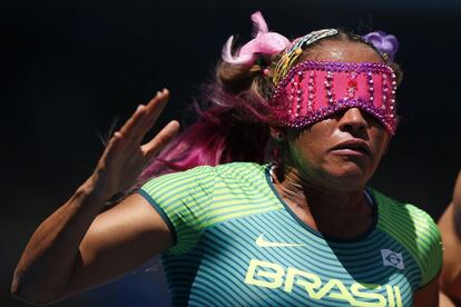 La brasileña Terezinha Guilhermina compite en los 200 m. 