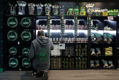 A store selling cannabis-related products in Madrid.