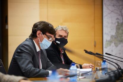 Salvador Illa y Fernando Simón durante la reunión del grupo covid-19, el pasado martes.