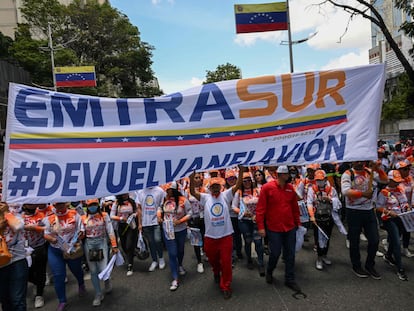 Manifestantes en Caracas exigen a Argentina que libere el avión de Emtrasur retenido en Buenos Aires desde hace dos meses, el pasado 9 de agosto.
