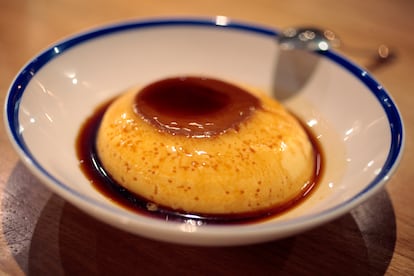 El flan casero es uno de los mejores postres de Tapas 3.0, el local salmantino de Jorge Lozano.