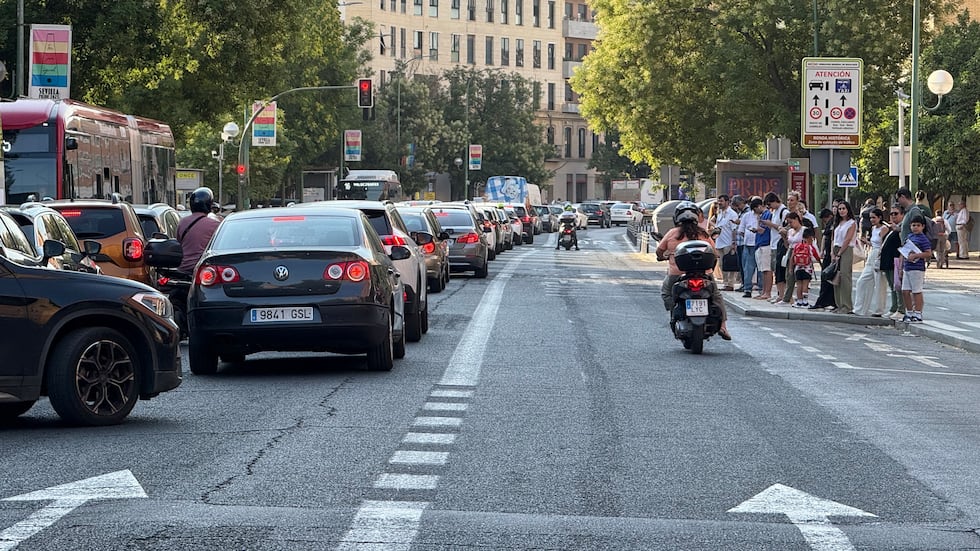 Atascos provocados por el Congreso de la ONU, este lunes en Sevilla.