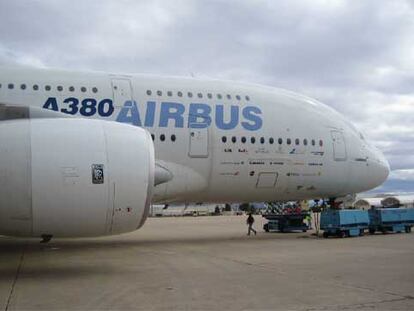 El A-380, en la base de Morón, a la que llegó el pasado miércoles.