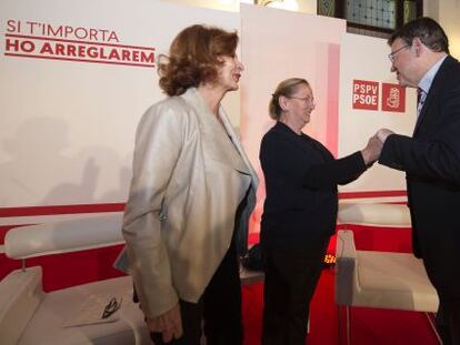 Ximo Puig, con Carmen Alborch y Amelia Valc&aacute;rcel, durante el acto del PSPV-PSOE.